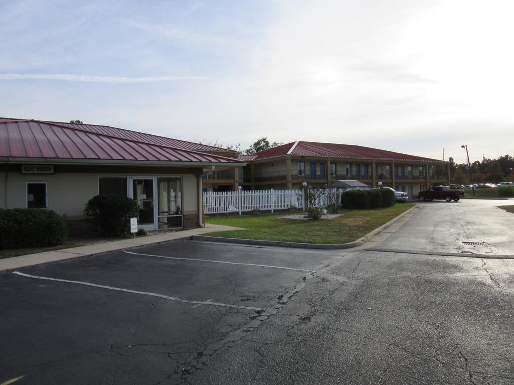 Days Inn By Wyndham Augusta Wheeler Road Esterno foto