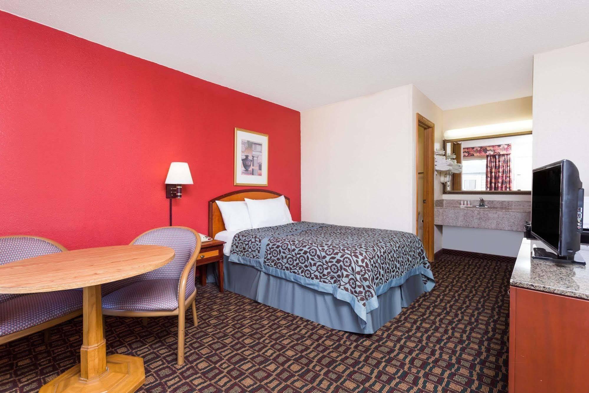 Days Inn By Wyndham Augusta Wheeler Road Esterno foto