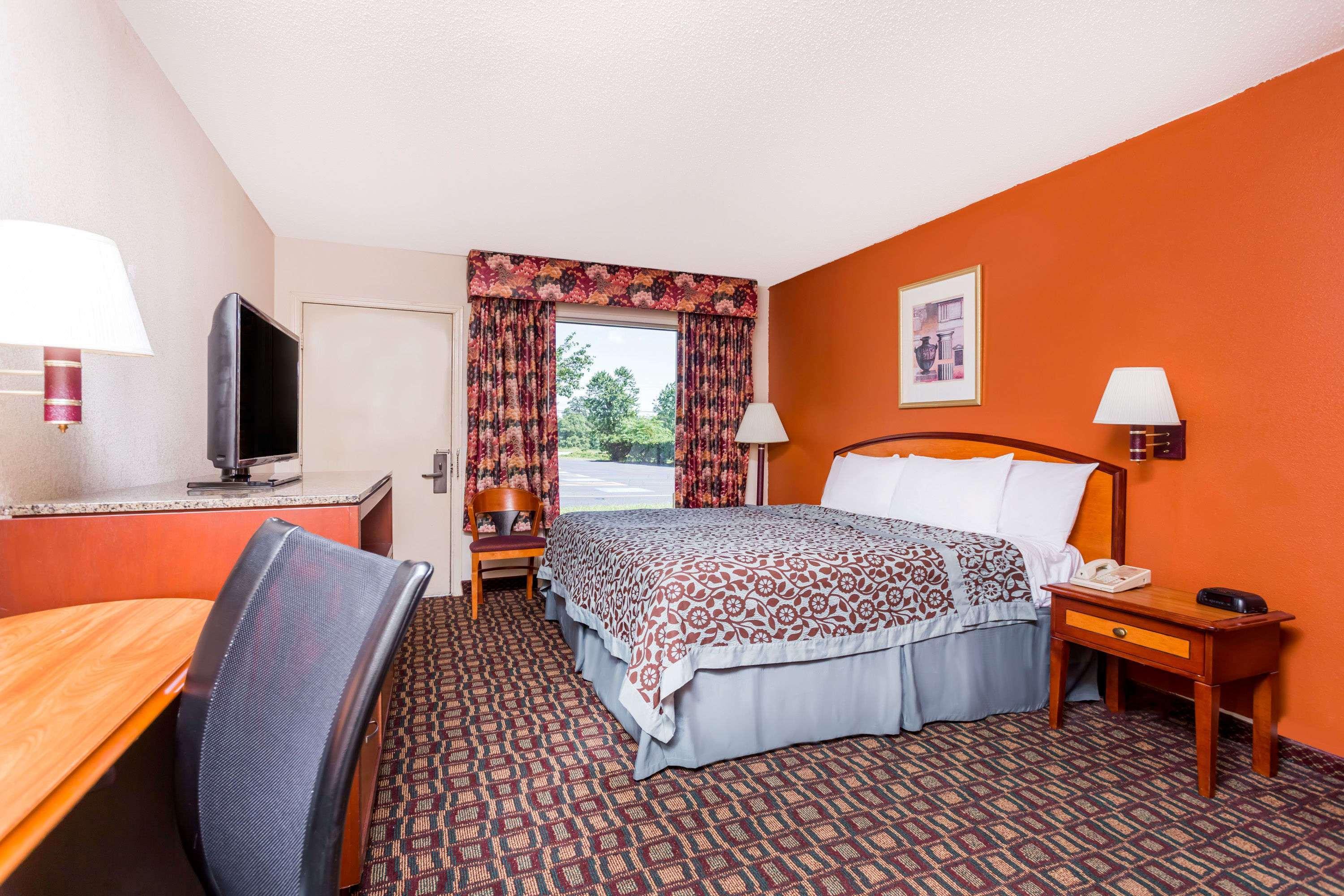 Days Inn By Wyndham Augusta Wheeler Road Esterno foto