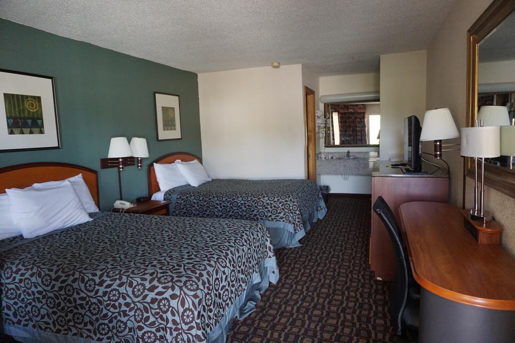 Days Inn By Wyndham Augusta Wheeler Road Esterno foto