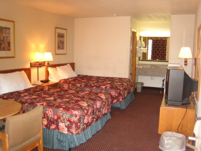 Days Inn By Wyndham Augusta Wheeler Road Esterno foto