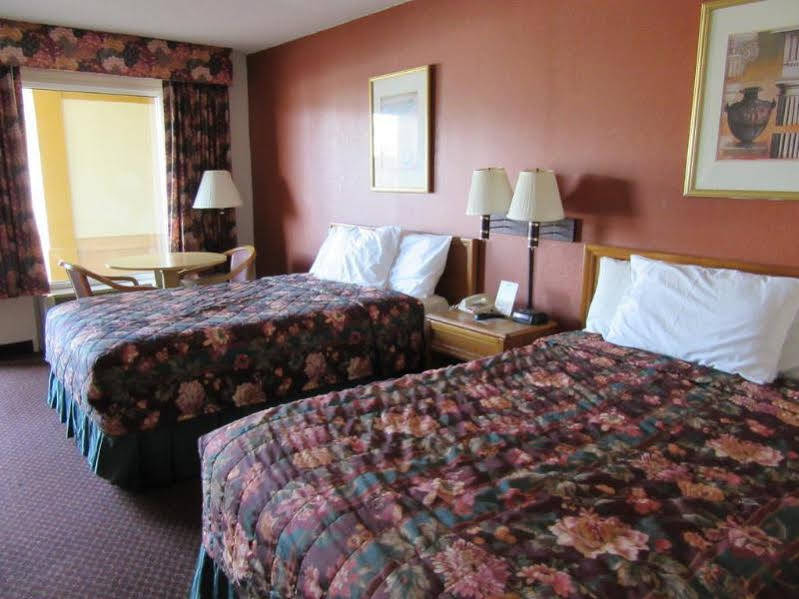Days Inn By Wyndham Augusta Wheeler Road Esterno foto