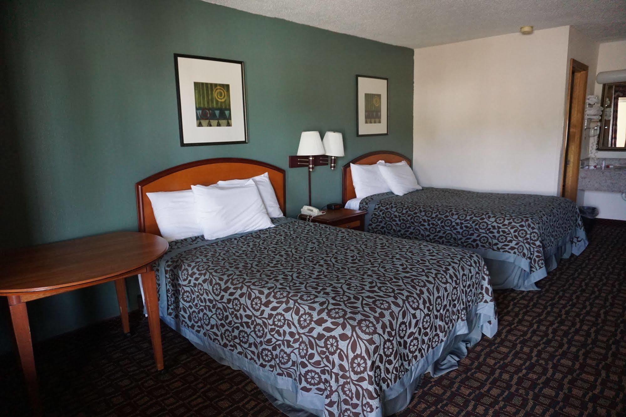 Days Inn By Wyndham Augusta Wheeler Road Esterno foto