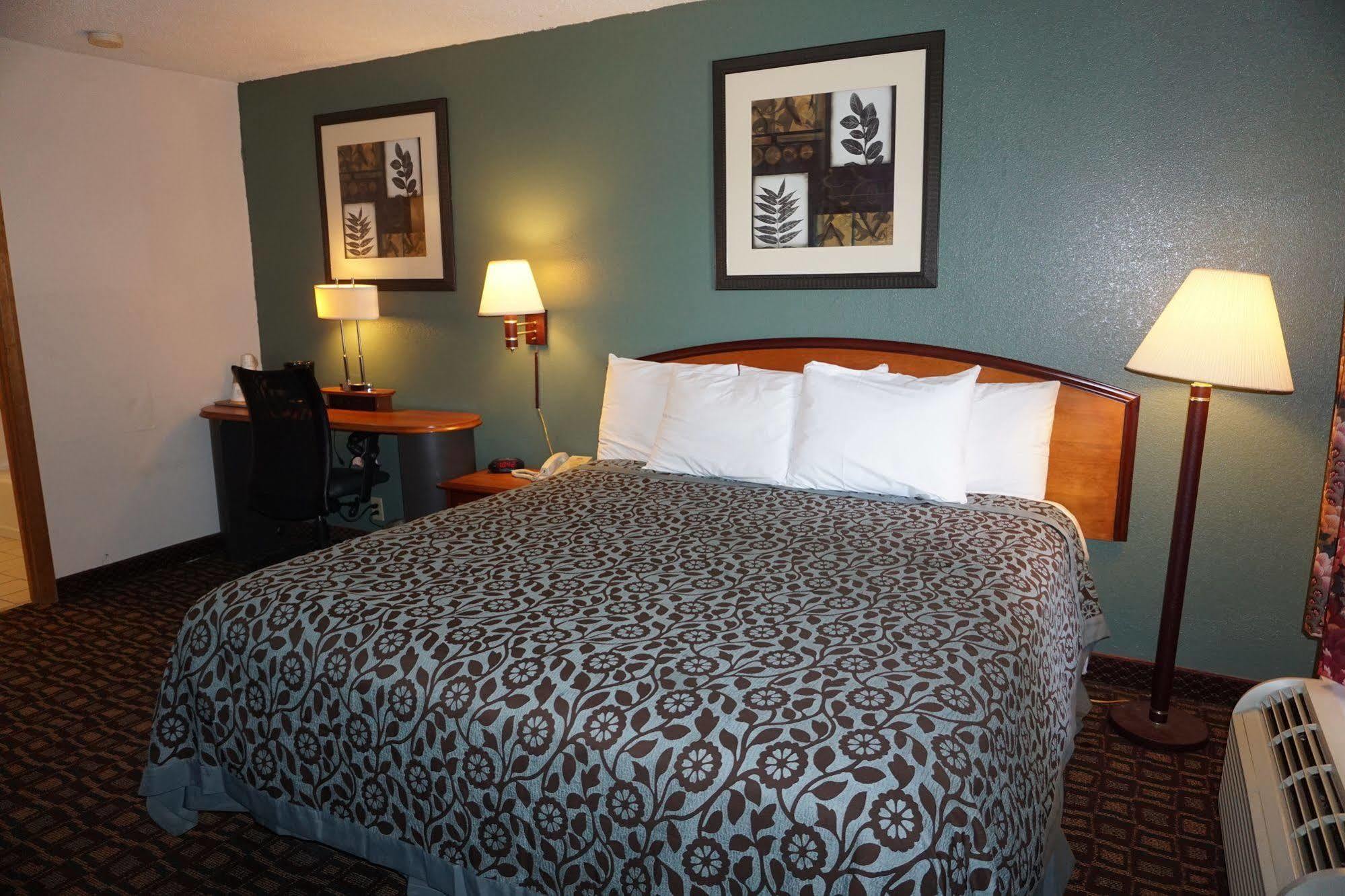 Days Inn By Wyndham Augusta Wheeler Road Esterno foto