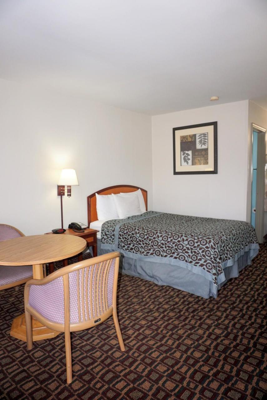 Days Inn By Wyndham Augusta Wheeler Road Esterno foto